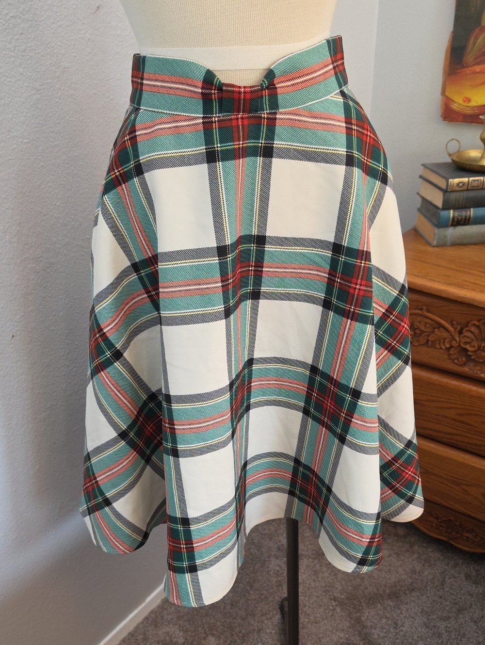 ModCloth Plaid A-Line Skirt White Green Red Holidays Tartan Small Christmas